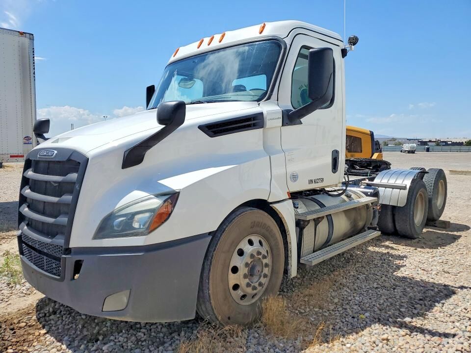 2019 FREIGHTLINER New Cascadia 126" Day cab