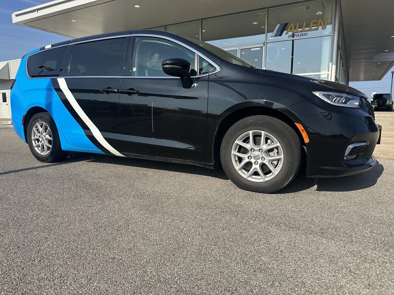 2023 CHRYSLER Pacifica