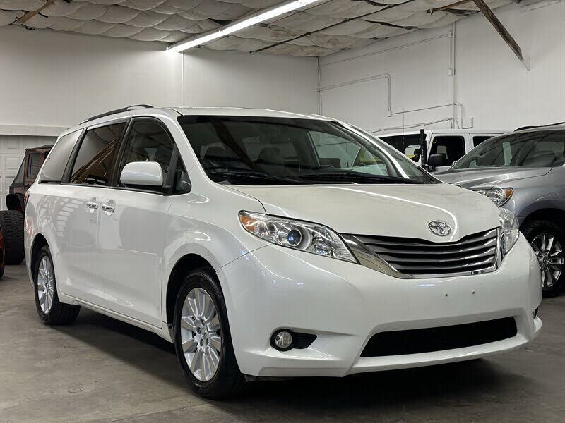 2015 TOYOTA Sienna