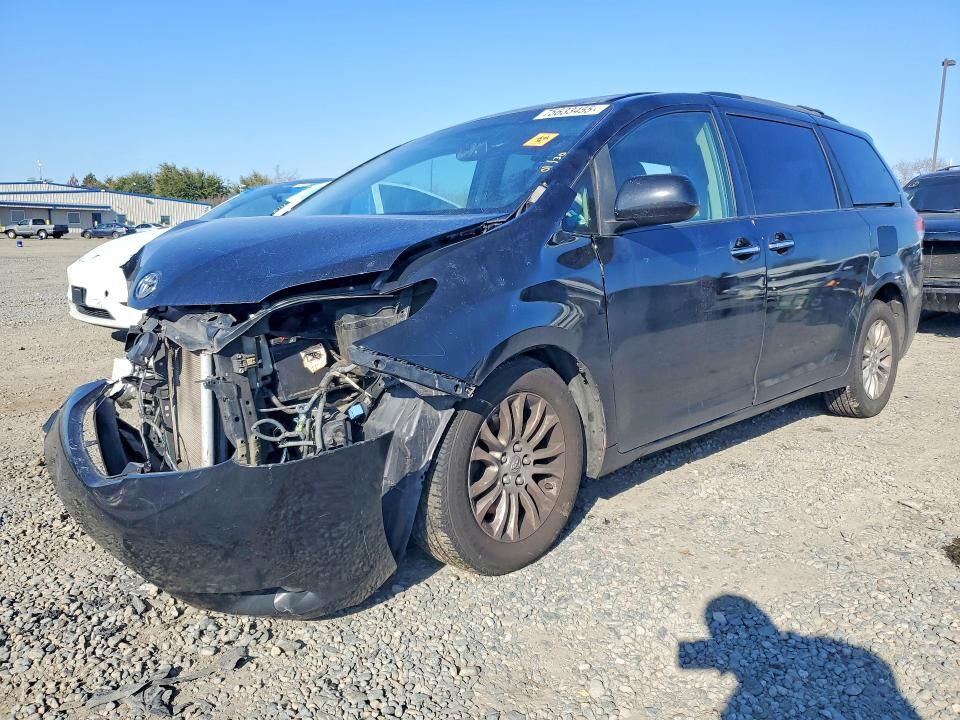 2011 TOYOTA Sienna