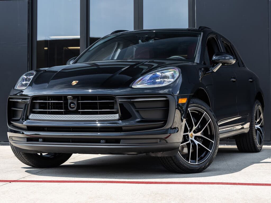 2025 PORSCHE Macan