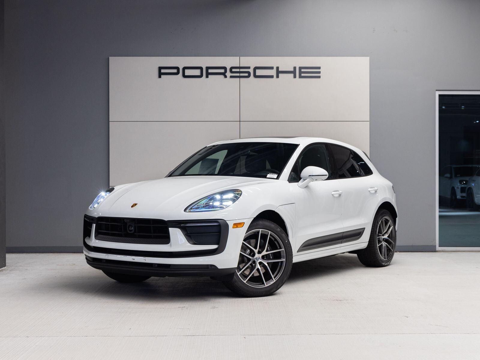 2026 PORSCHE Macan
