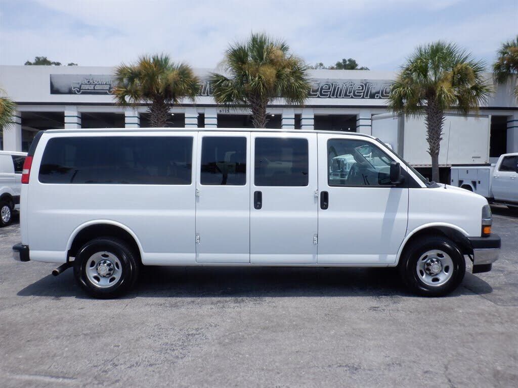 2020 CHEVROLET Express