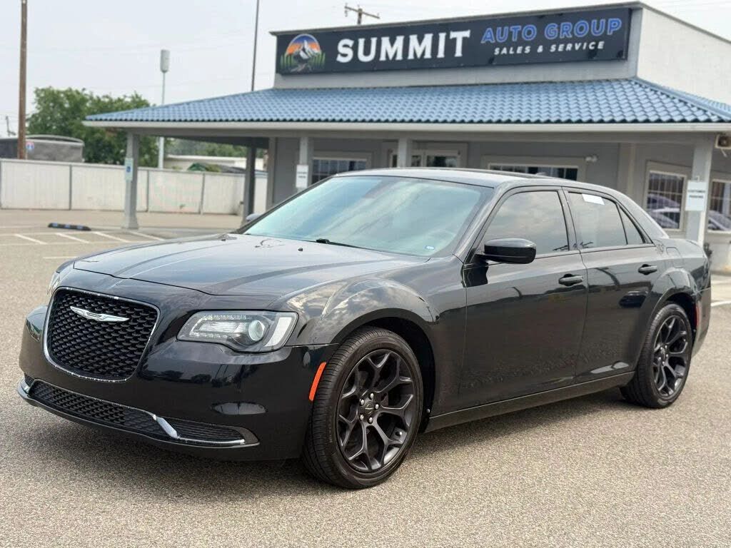 2019 CHRYSLER 300