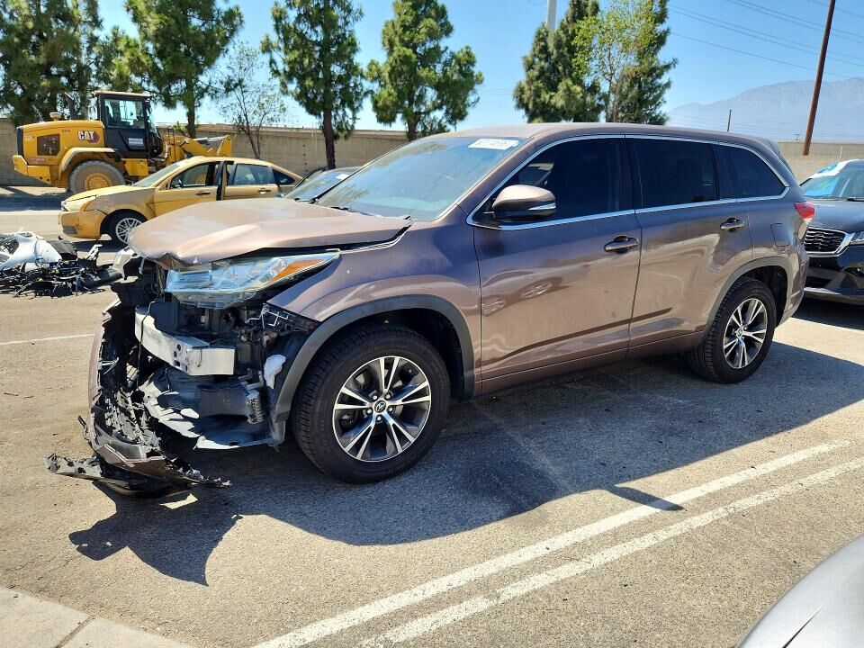 2018 TOYOTA Highlander