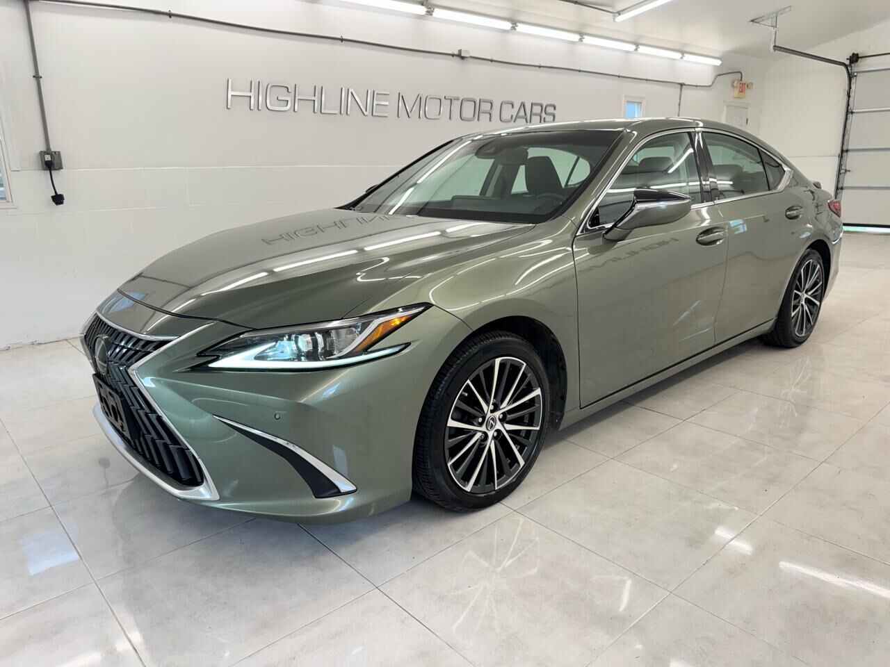 2022 LEXUS ES