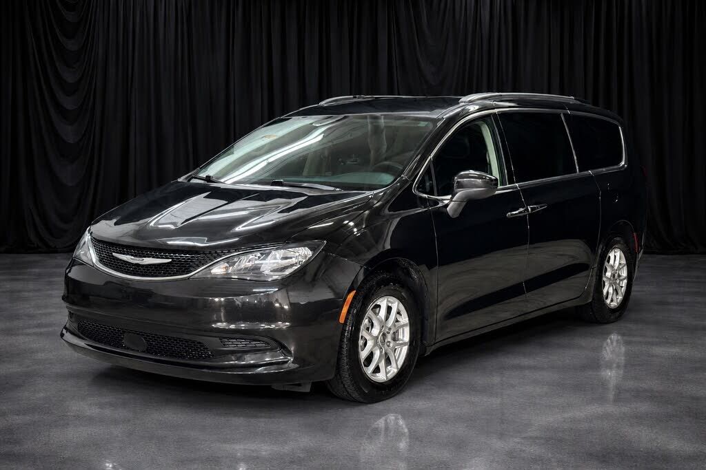 2021 CHRYSLER Voyager