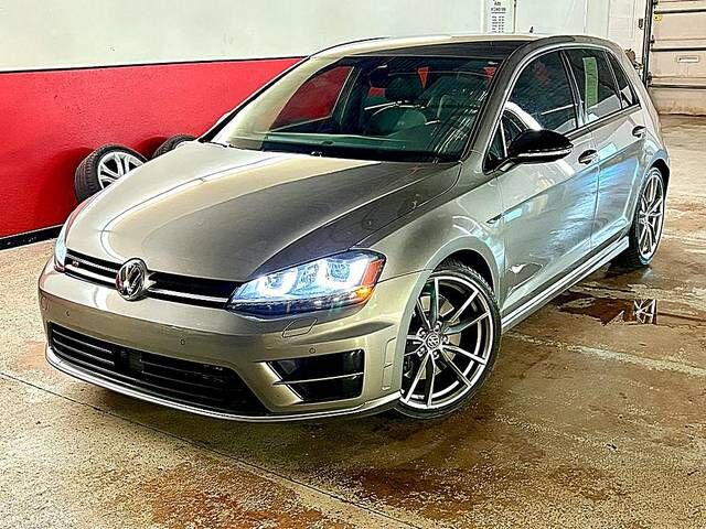 2017 VOLKSWAGEN Golf R