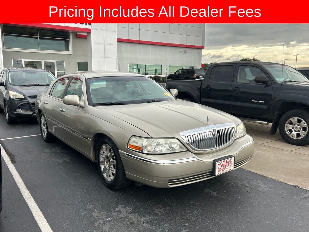 2008 LINCOLN Town Car