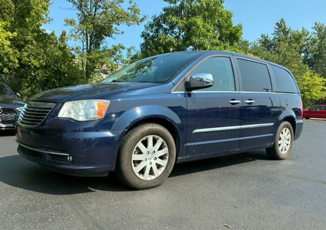 2012 CHRYSLER Town and Country