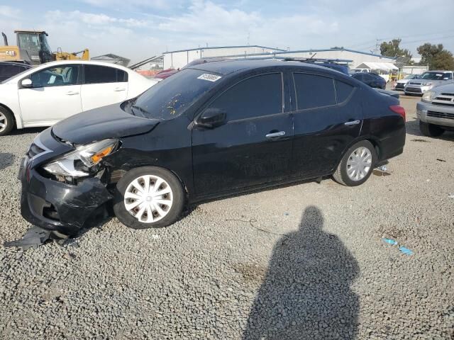 2015 NISSAN Versa