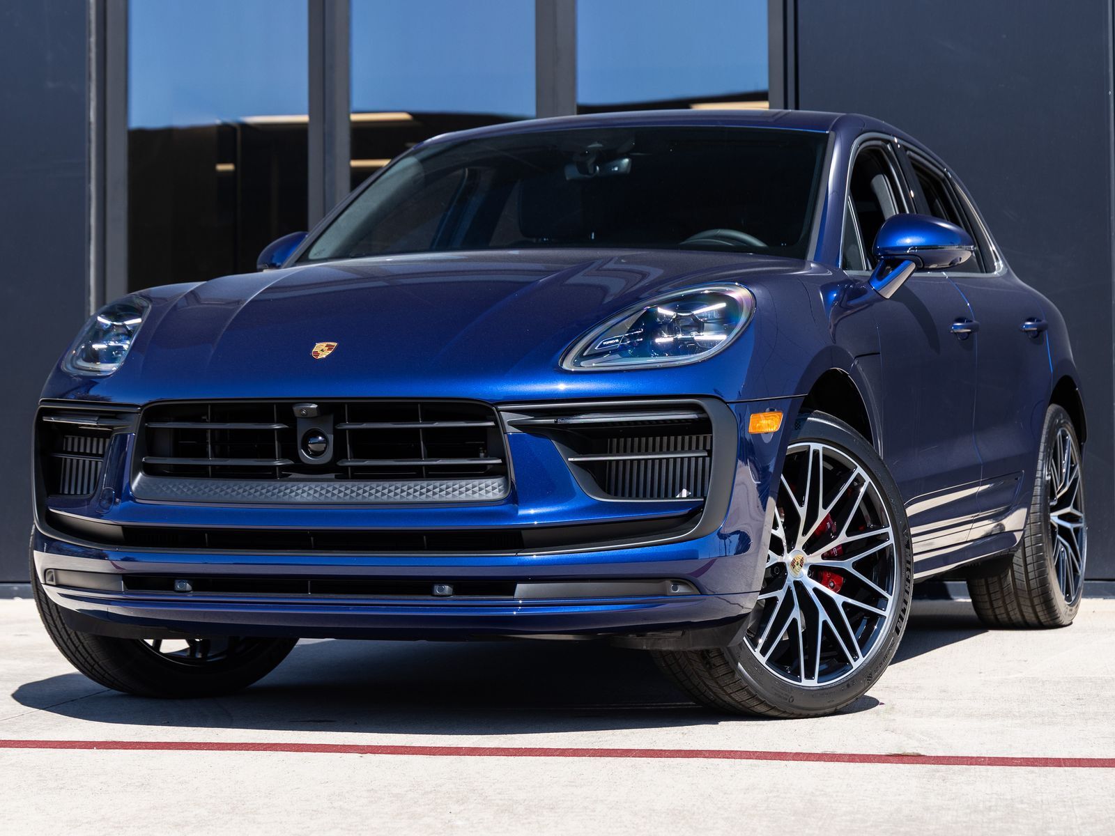 2026 PORSCHE Macan