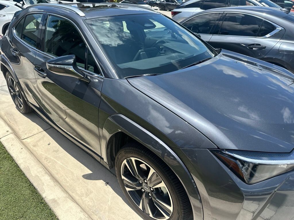 2025 LEXUS UX