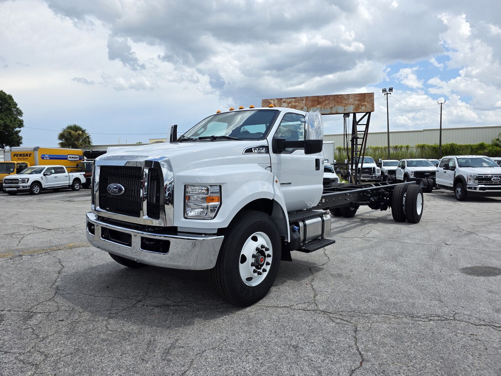 2027 FORD F-750
