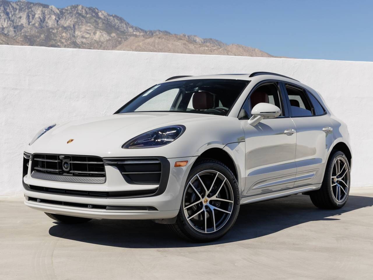 2025 PORSCHE Macan