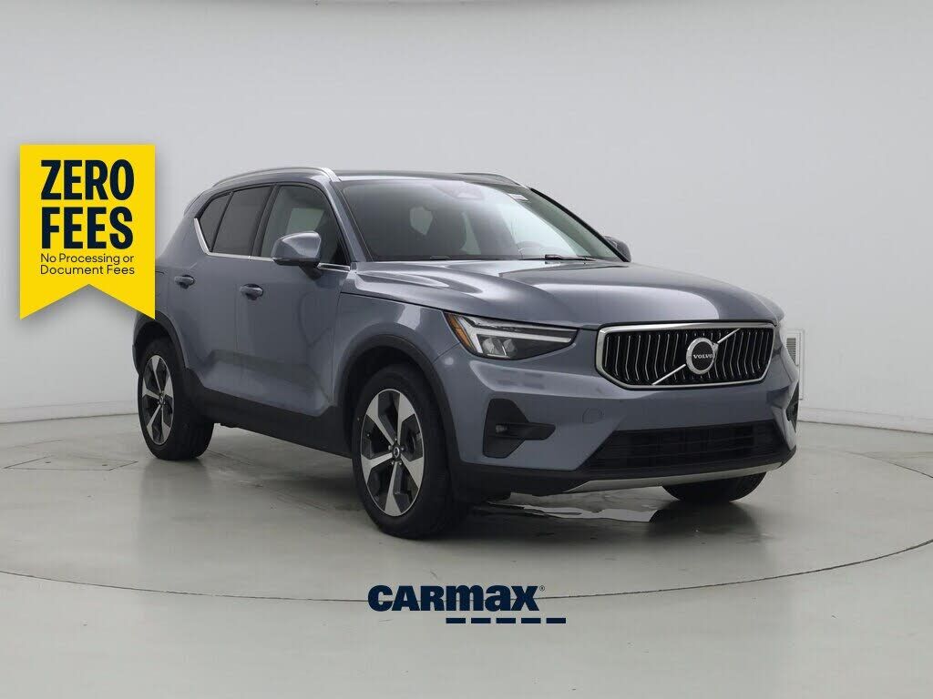 2023 VOLVO XC40