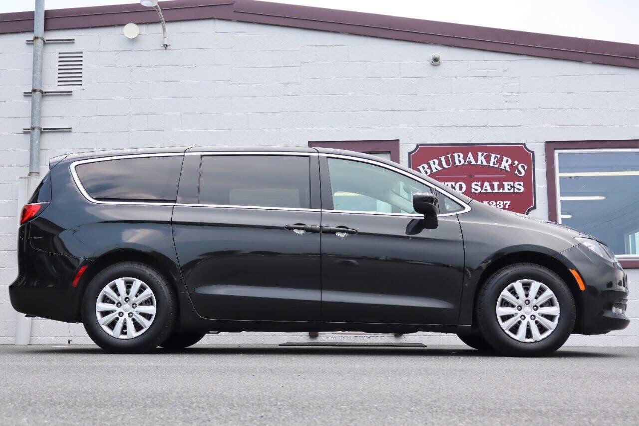 2020 CHRYSLER Voyager