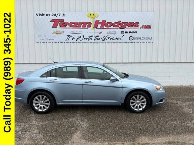 2013 CHRYSLER 200