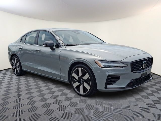 2024 VOLVO S60