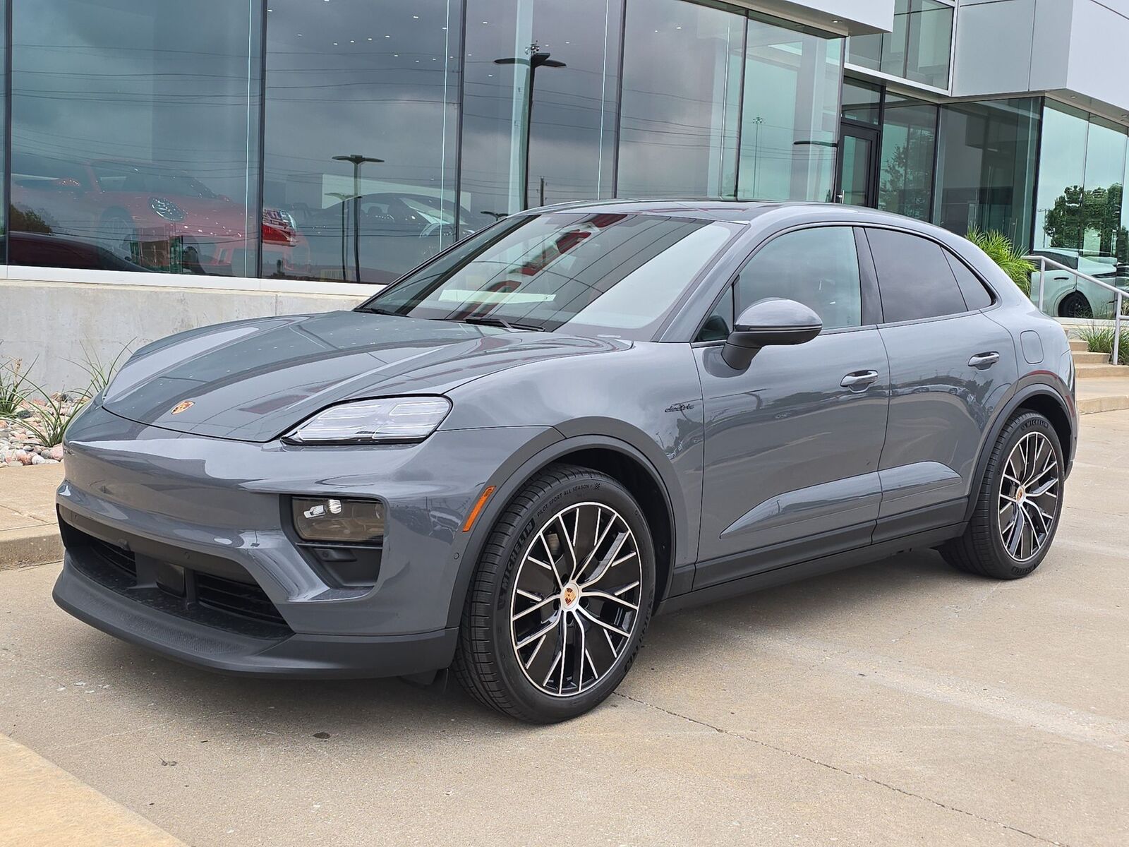 2026 PORSCHE Macan