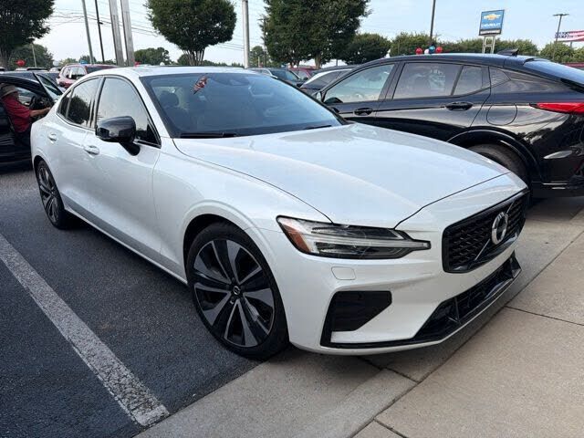 2022 VOLVO S60