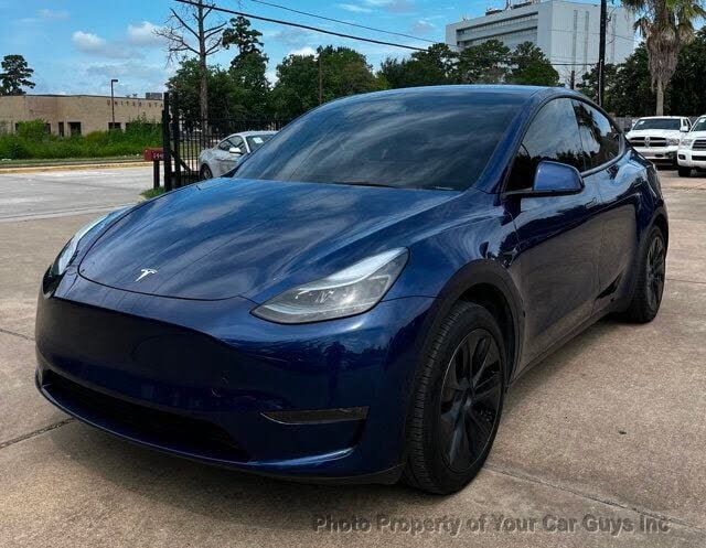 2025 TESLA Model Y