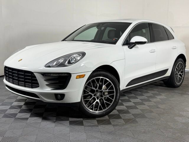 2017 PORSCHE Macan