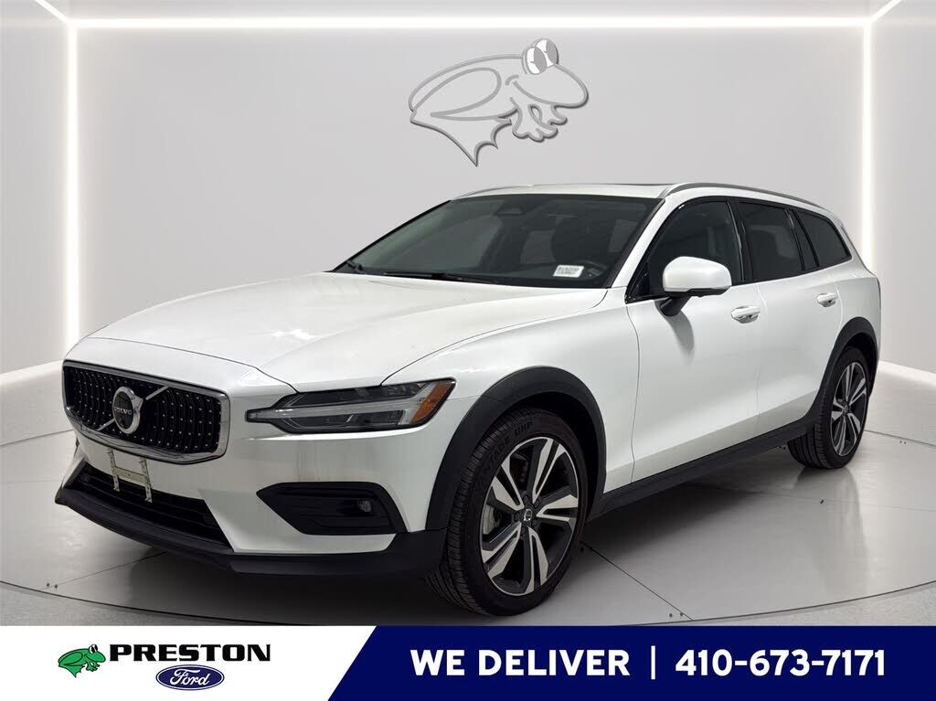 2025 VOLVO V60CC
