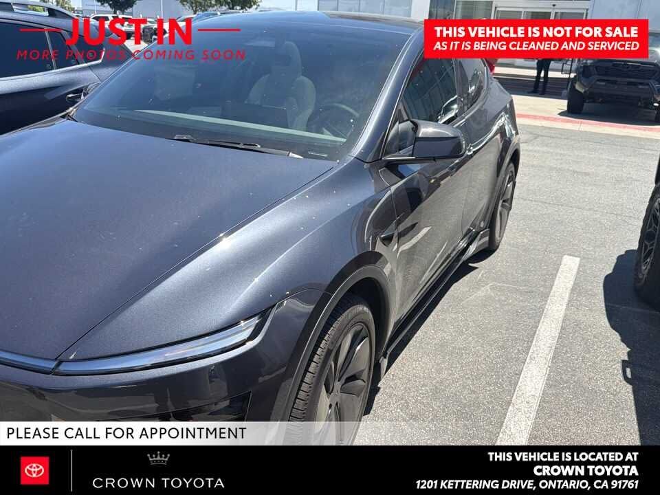 2026 TESLA Model Y