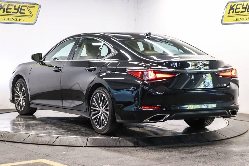2025 Lexus ES