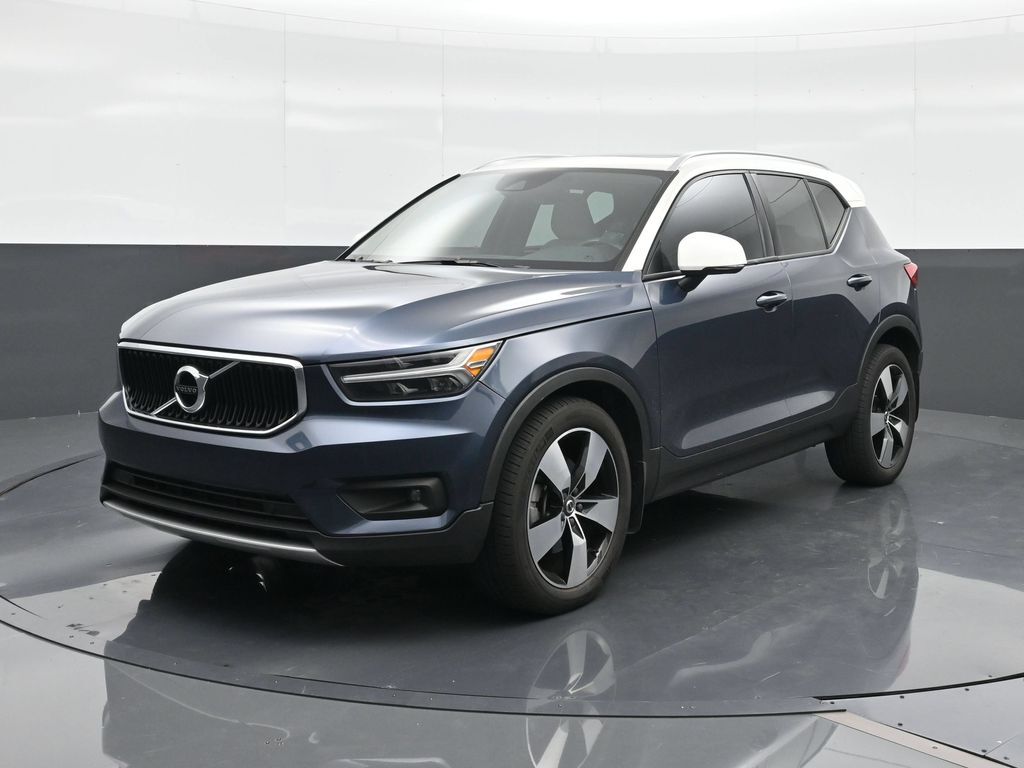 2021 VOLVO XC40