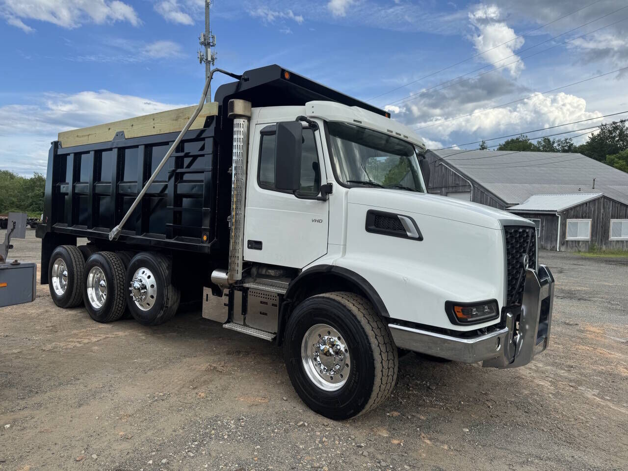 2022 VOLVO TRUCK VHD