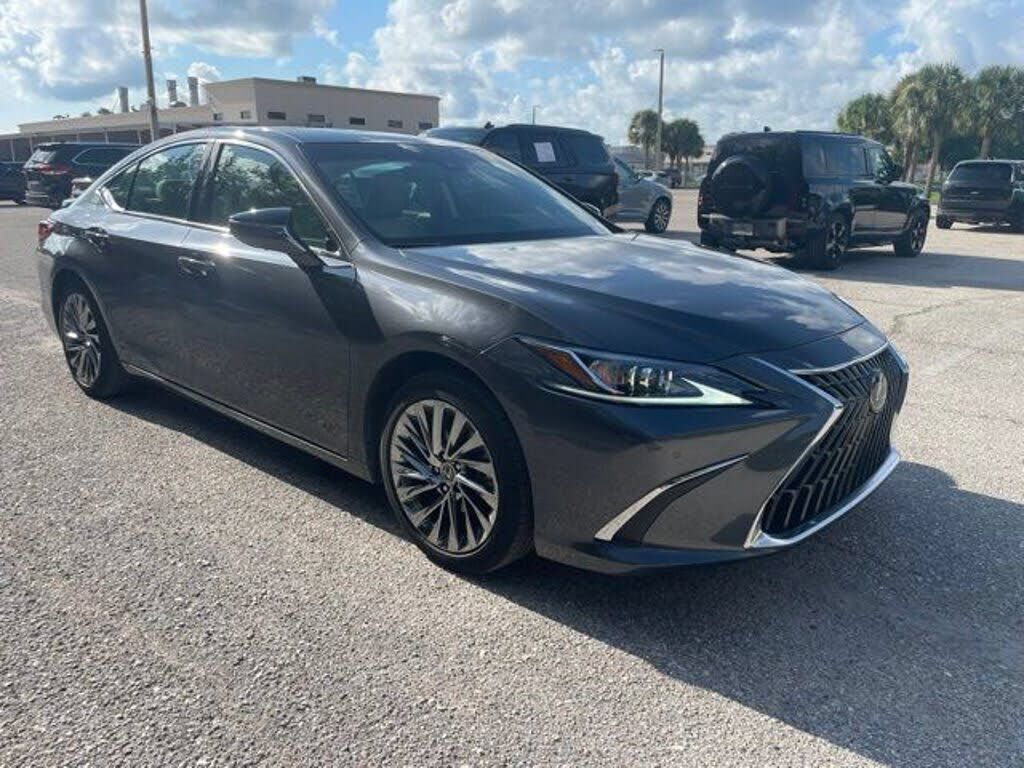 2024 LEXUS ES
