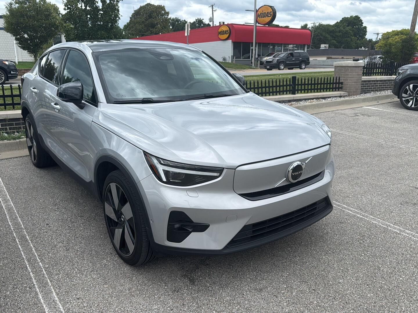 2023 VOLVO C40