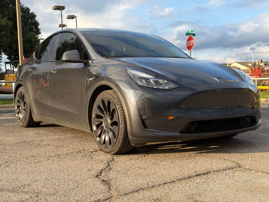 2024 TESLA Model Y