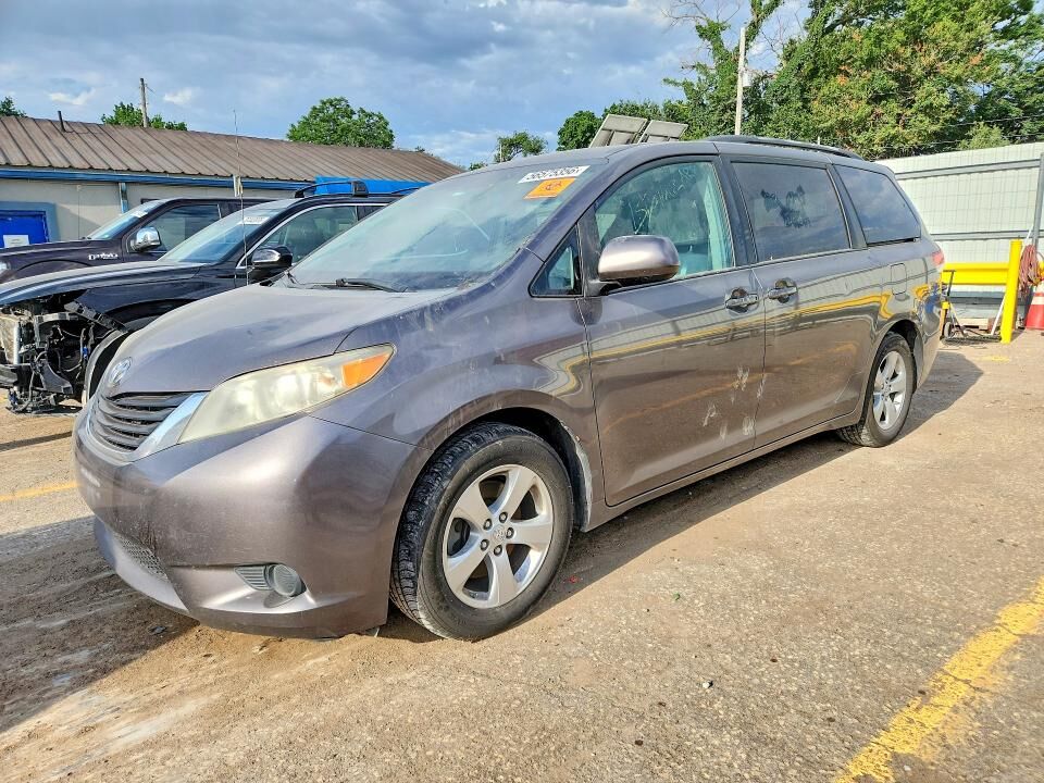 2013 TOYOTA Sienna