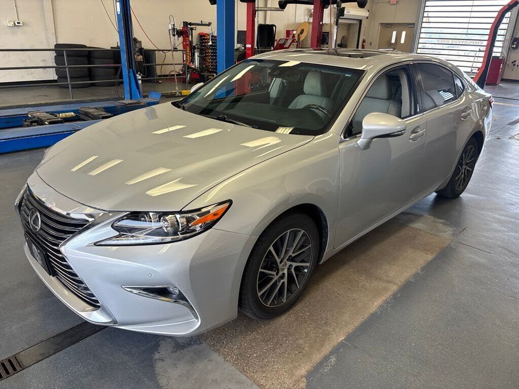2017 LEXUS ES