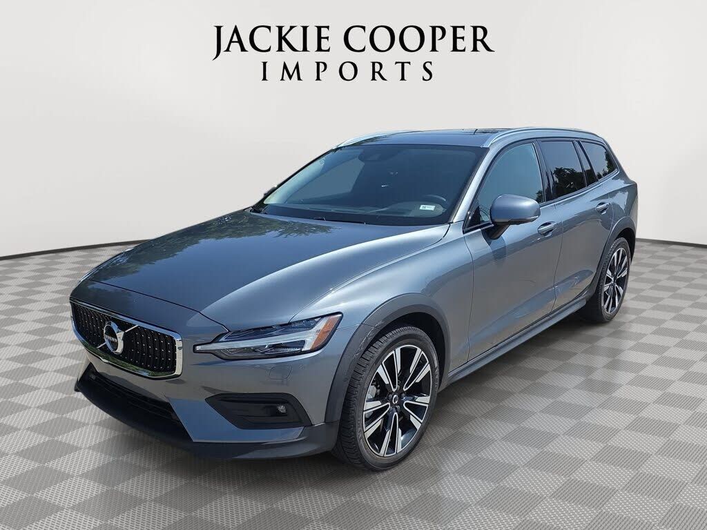 2020 VOLVO V60CC