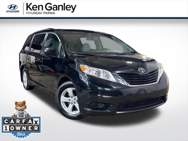 2017 TOYOTA Sienna