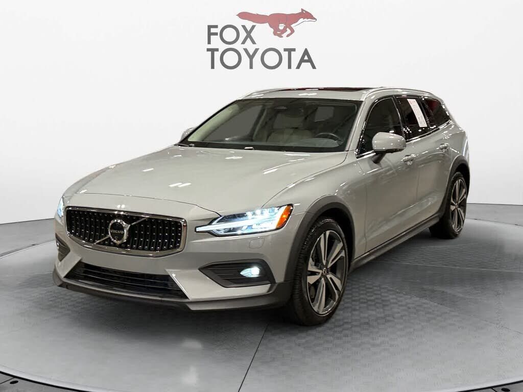 2025 VOLVO V60CC