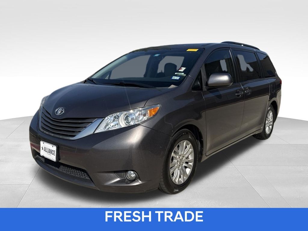 2012 TOYOTA Sienna