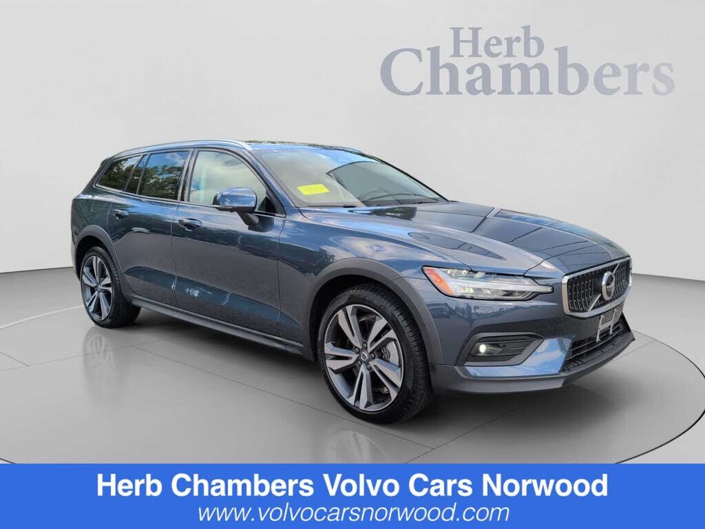 2024 VOLVO V60CC