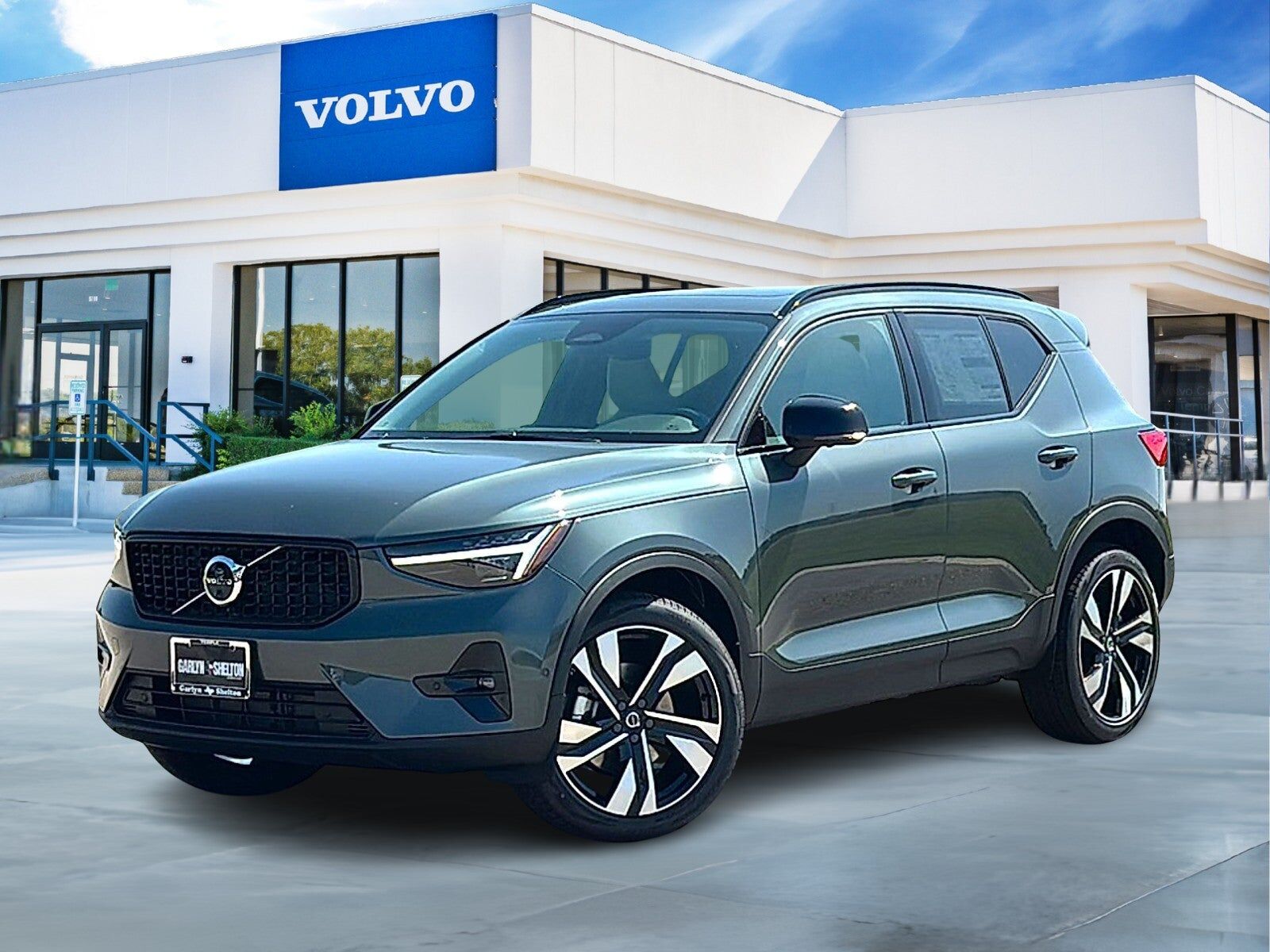 2026 VOLVO XC40