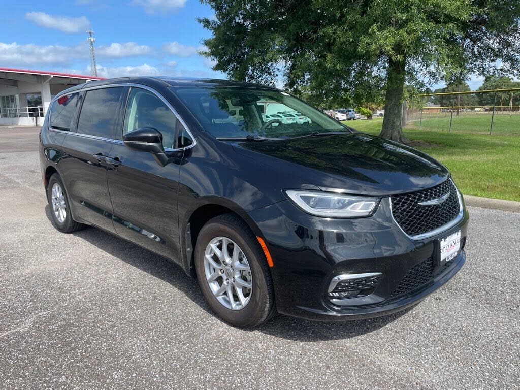 2023 CHRYSLER Pacifica
