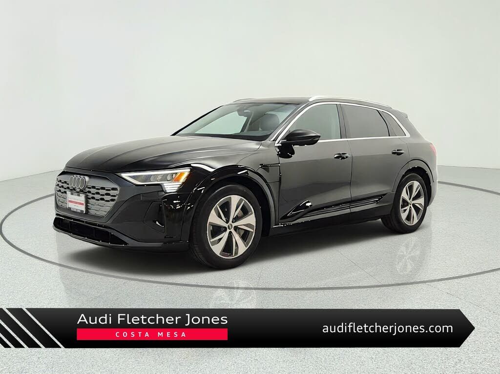 2024 AUDI Q8