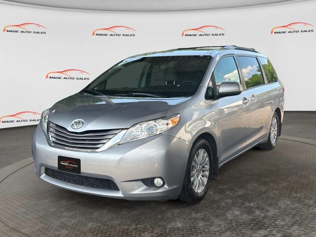 2015 TOYOTA Sienna