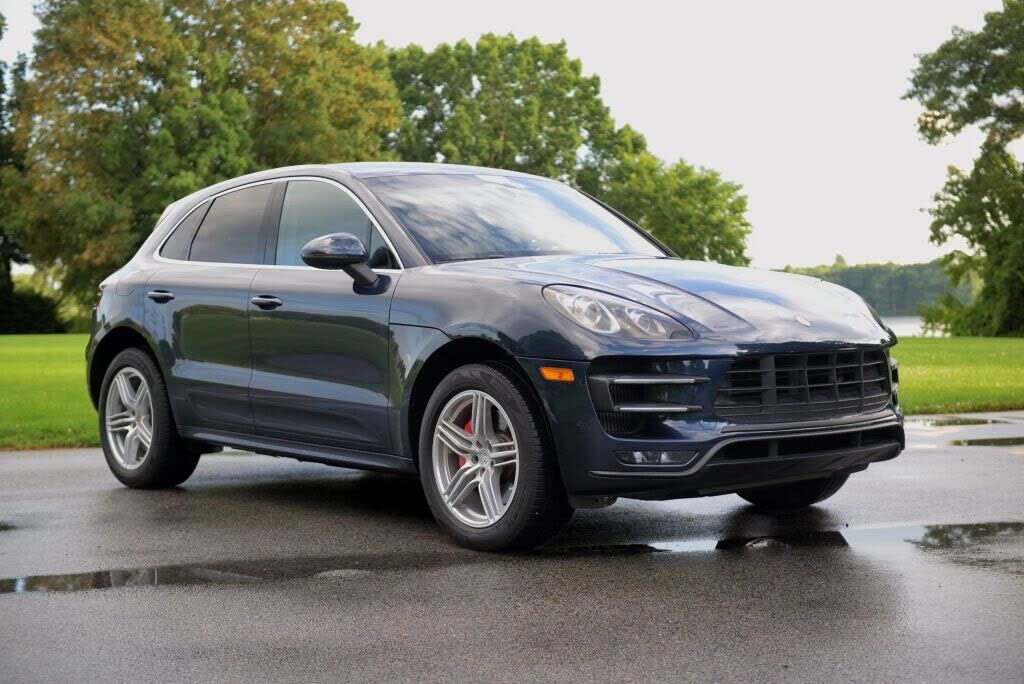 2016 PORSCHE Macan