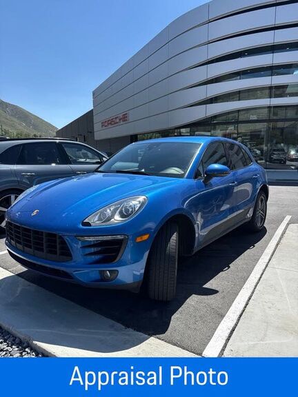 2017 PORSCHE Macan