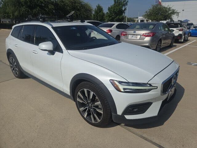 2021 VOLVO V60CC