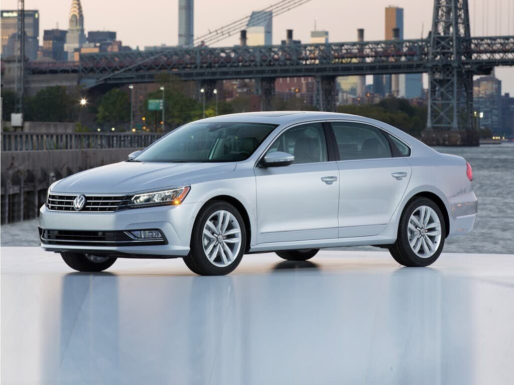2016 VOLKSWAGEN Passat